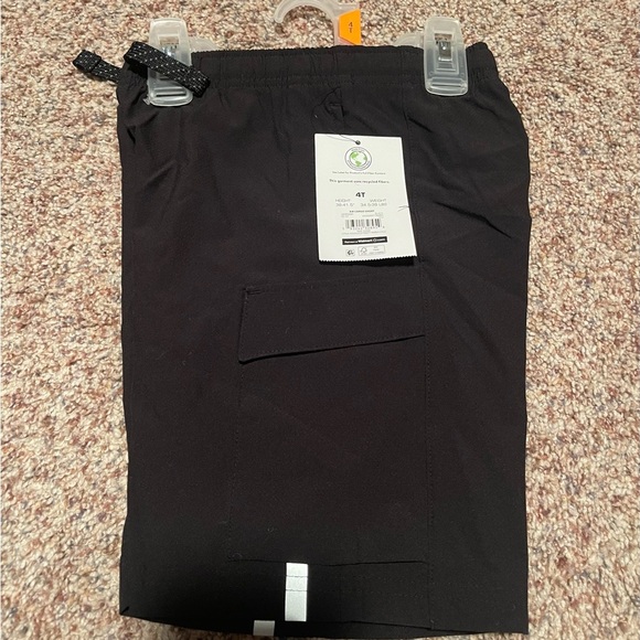 Boys Black driWorks Shorts size 4t - Picture 2 of 2